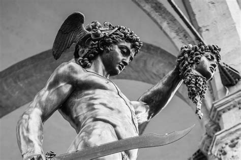 why did perseus kill medusa
